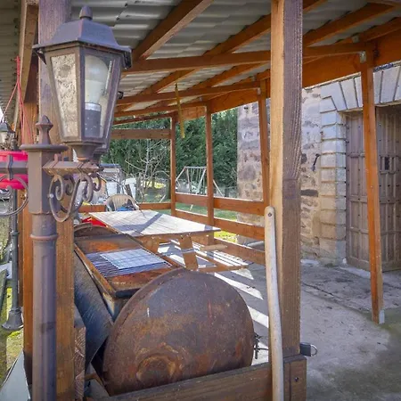 ベッド・アンド・ブレックファスト D Hotes Chateau D Arcis Les Granges (Haute-Loire)